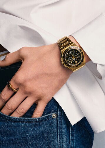 Часы Versace сезона осень-зима 2023