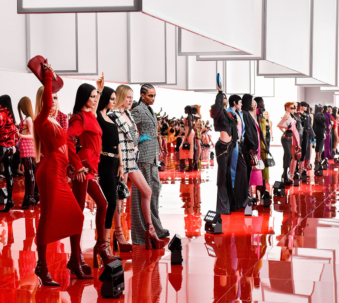 VERSACE FASHION SHOW FW22