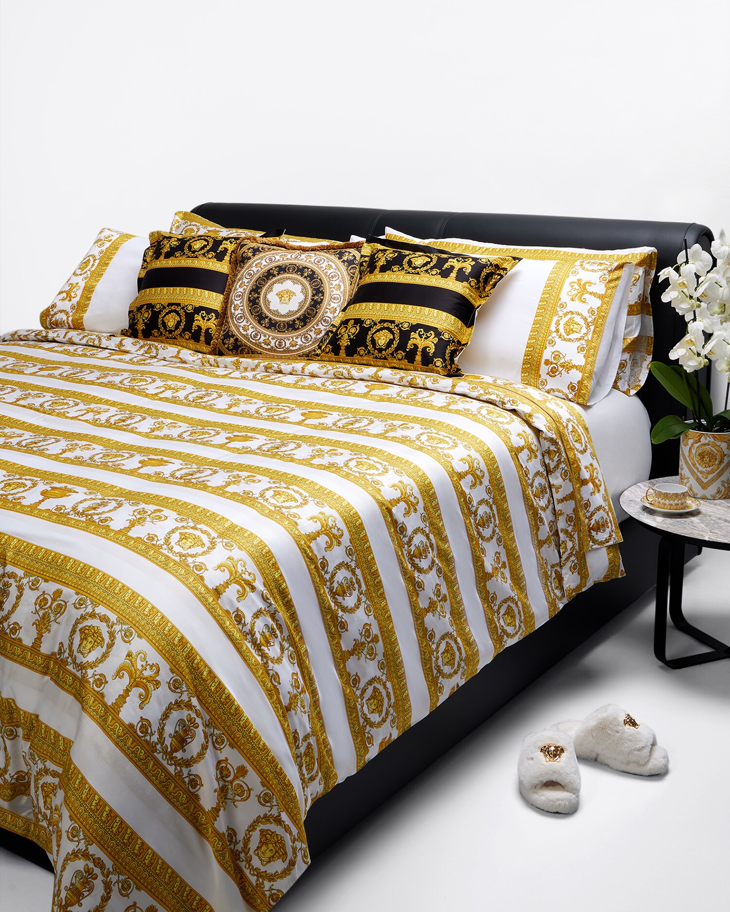 Designer Bedding: Bed Sets, Linen & Sheets | VERSACE